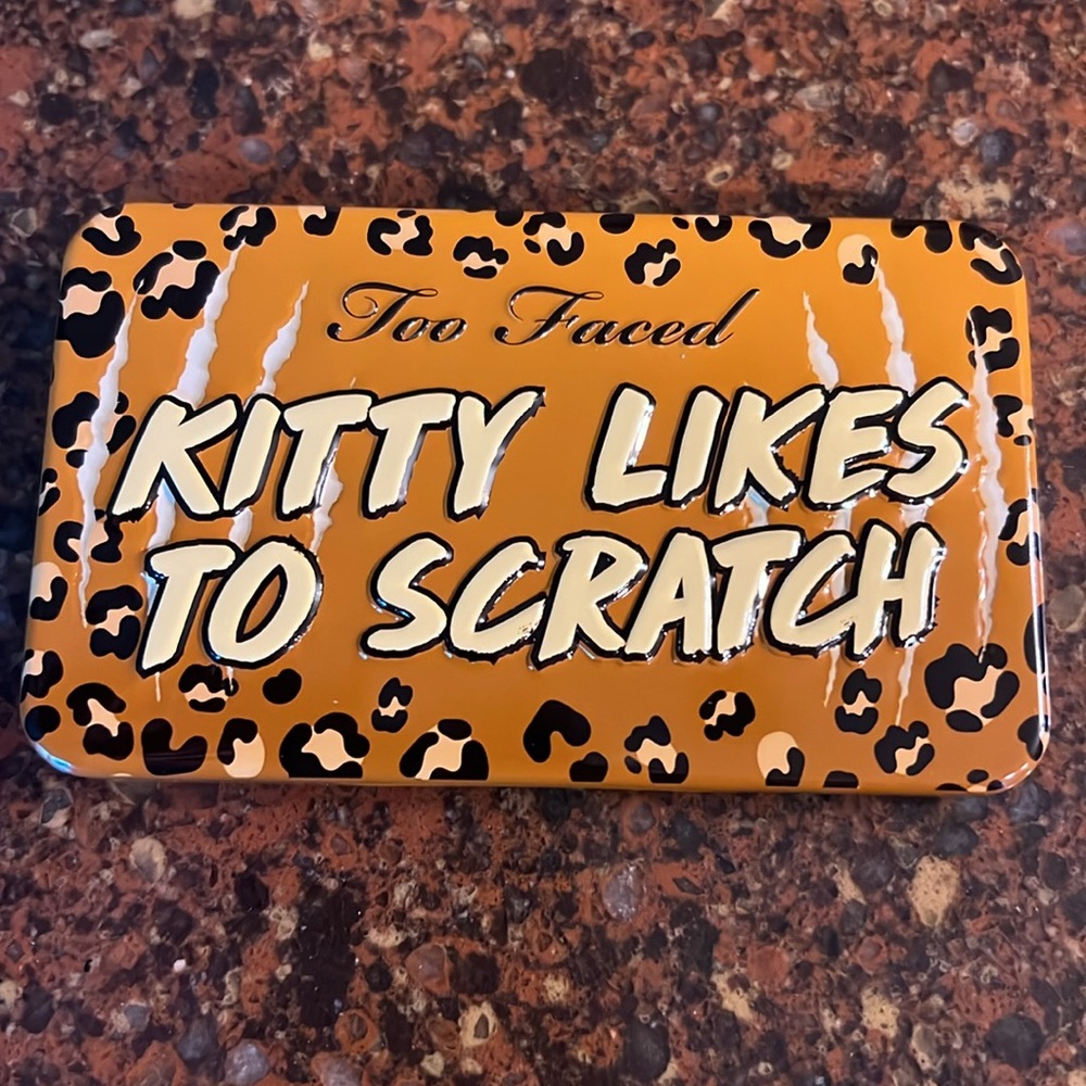 Too Faced “Kitty Likes To Scratch” On-The-Fly Eyeshadow Palette